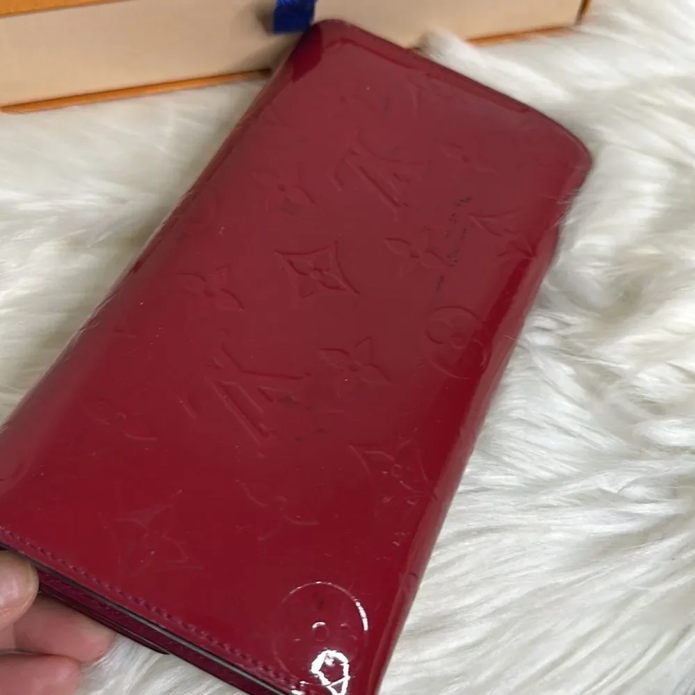 COPY - 💯Authentic Louis Vuitton Vernis Monogram Wallet 🍀